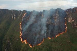 Incendio forestal en Melgar, Tolima.
