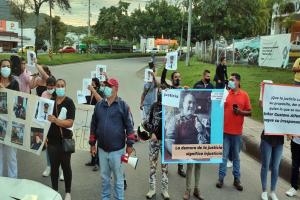 ¡No más tape tape! Mediante Plantón familiares y amigos de Juan Carlos Cofles exigieron justicia
