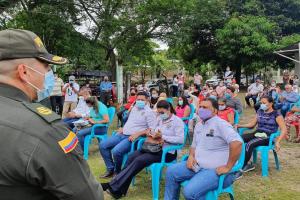 Se adelantó taller de seguridad entre el comandante de Policía Tolima y habitantes de la vereda Pueblo Nuevo del Guamo