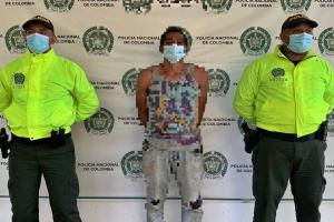Le echaron guante a ‘Payaso’ por dárselas de varón y agredir violentamente a su pareja en Armero – Guayabal