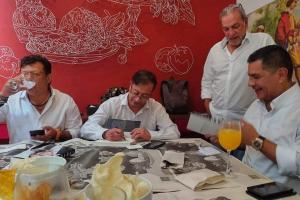 Gustavo Petro, Holman Morris y Jorge Iván Ospina
