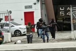 [Video] de Película atraco de bodega de oro en Medellín