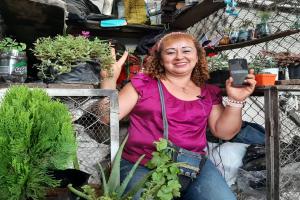Comerciantes venden sus productos por redes sociales