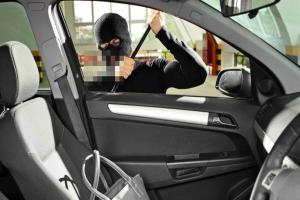 ¡Ojo! Robaron elemento y espejos de carros en las afueras de Jus’so Café de La Pola