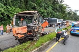 Extra: El accidente de esta mañana se generó por evitar un atraco en la buseta sobre la variante de Ibagué