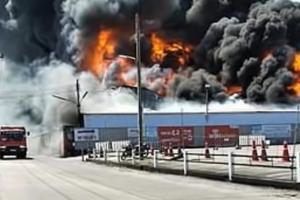 Incendio en bodega de petroleo
