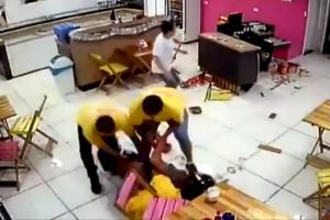 Golpean a ladrón en heladería