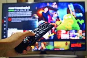 Pasar mucho tiempo viendo televisión, reduce la calidad de esperma