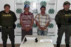 Atraparon dos sujetos realizando disparos al aire desde una camioneta en Alpujarra