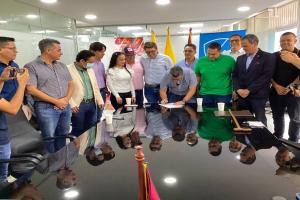 Gobernador firma convenio animalitos 