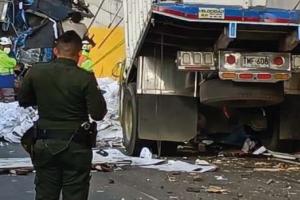 Falleció conductor tras colisionar contra una tractomula en La Línea