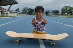 ¡Desgraciados! Roban patineta a niño sin piernas ni brazos en Ibagué