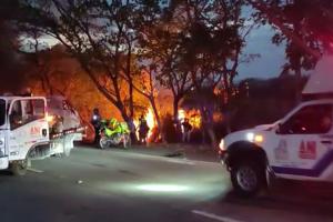 Violento choque entre tractocamión y particular en inmediaciones de la variante de Chicoral