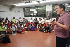 Pedagogo, Miguel de Zubiría con estudiantes de Ibagué