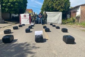 Capturado llevaba 19 paquetes envueltos en plástico negro