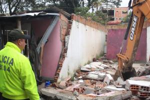 Demolieron vivienda en Modelia, dedicada al microtráfico en esta comuna 7 de Ibagué