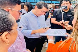 Firma de la posesión del secretario de Desarrollo Social Comunitario