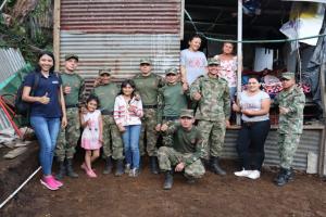 Ejército ayudó a familia en El Líbano