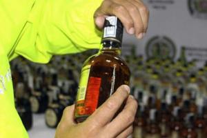 Policía Tolima realiza operativos contra el licor adulterado y de contrabando en el departamento
