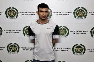 Dos sujetos se hicieron pasar por clientes para robar dinero y un celular de un hotel del barrio Estación