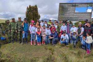 Ejército ayudó en la siembra de 2 mil frailejones en el municipio de Murillo - Tolima