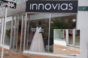 ¡Rompieron los vidrios! Robaron en el local Innovias, pleno centro de Ibagué