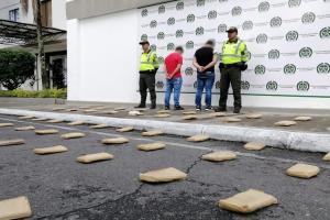 Incautaron 30 mil dosis de marihuana transportada en un bus por el peaje de Gualanday