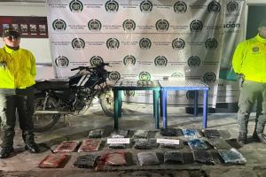 ¡Tan chiquito y mañoso! Aprehendieron a un menor con gran cantidad de marihuana y coca en Mariquita