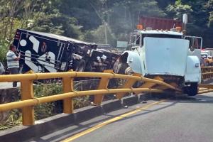 Se pronunció conductor de Turbo embestido por la tractomula que se quedó sin frenos en la Variante de Ibagué