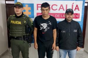 Sujeto roció gasolina a su pareja prenderle fuego y después le exigió que se lanzara de un puente en Fresno