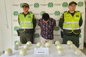 ¡Qué belleza! Sorprendieron sujeto cuando arrojaba cuatro kilos de marihuana al interior del Coiba de Picaleña