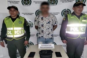 Sujetos entre ellos un menor fueron atrapados después de atracar con cuchillo a una mujer en la 60 con Guabinal en Ibagué