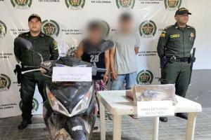 Sujetos en moto iban armados, hicieron caso omiso al pare de la Policía y los capturaron tras persecución en Melgar