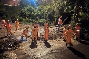 Entre deslizamientos y fuertes lluvias pasaron la noche los residentes del Cañón del Combeima