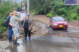 Apertura de vía al Cañón del Combeima