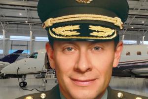 el general y el avión