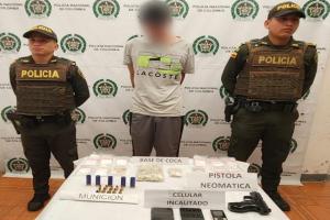 Se hizo el de las ‘gafas’ y lo cogieron armado ‘hasta los dientes’ en Fresno