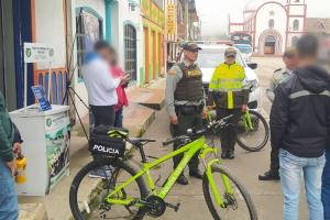 Policía trabajando en turismo