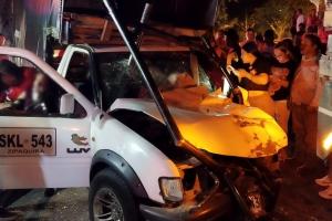 ¡Tristeza! Falleció una mujer tras violento accidente entre tractocamión y una camioneta entre las glorietas de Picaleña y Aeropuerto Perales