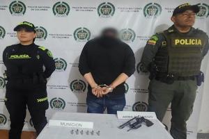 Sorprendieron sujeto armado por el barrio Centenario de Fresno