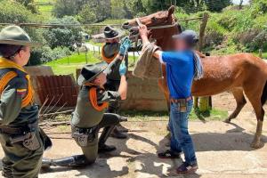 Grupo de carabineros y protección ambiental capacitó campesinos de Murillo en temas de protección animal