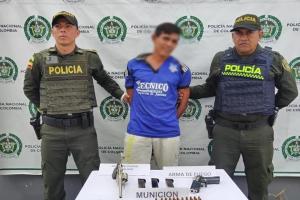 Policía Tolima capturó a extranjero con gran cantidad de armamento y munición en Rovira