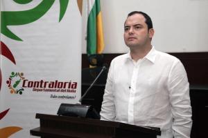 Contralor del Huila señalado de golpear a su compañera sentimental.