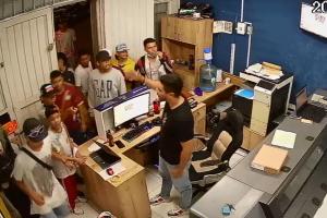 En video: Grupo de delincuentes atracaron una tipografía durante la Marcha Carnaval en Ibagué