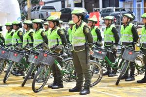 Efectivos de la policía en Ibagué