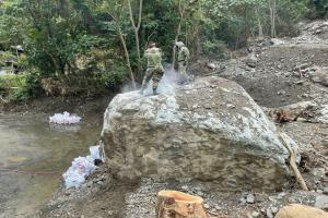 Explosión de rocas en El Cañón del Combeima
