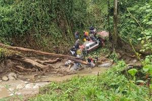 A un abismo se fue caravana del precandidato a la Alcaldía de Santa Isabel, Jorge Castellanos, dejando 7 personas lesionadas