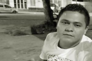 ¡Investigación! Sujeto intentó apuñalar a un policía, quien reaccionó, le disparó y lo mató en Chaparral