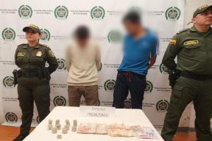  Sujetos atracaban a dos mujeres en una casa en Fresno, vecinos avisaron a la Policía y les dieron captura