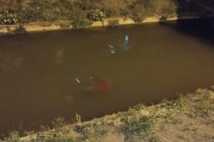 Hallaron un hombre muerto, flotando en el canal de aguas del barrio El Bosque